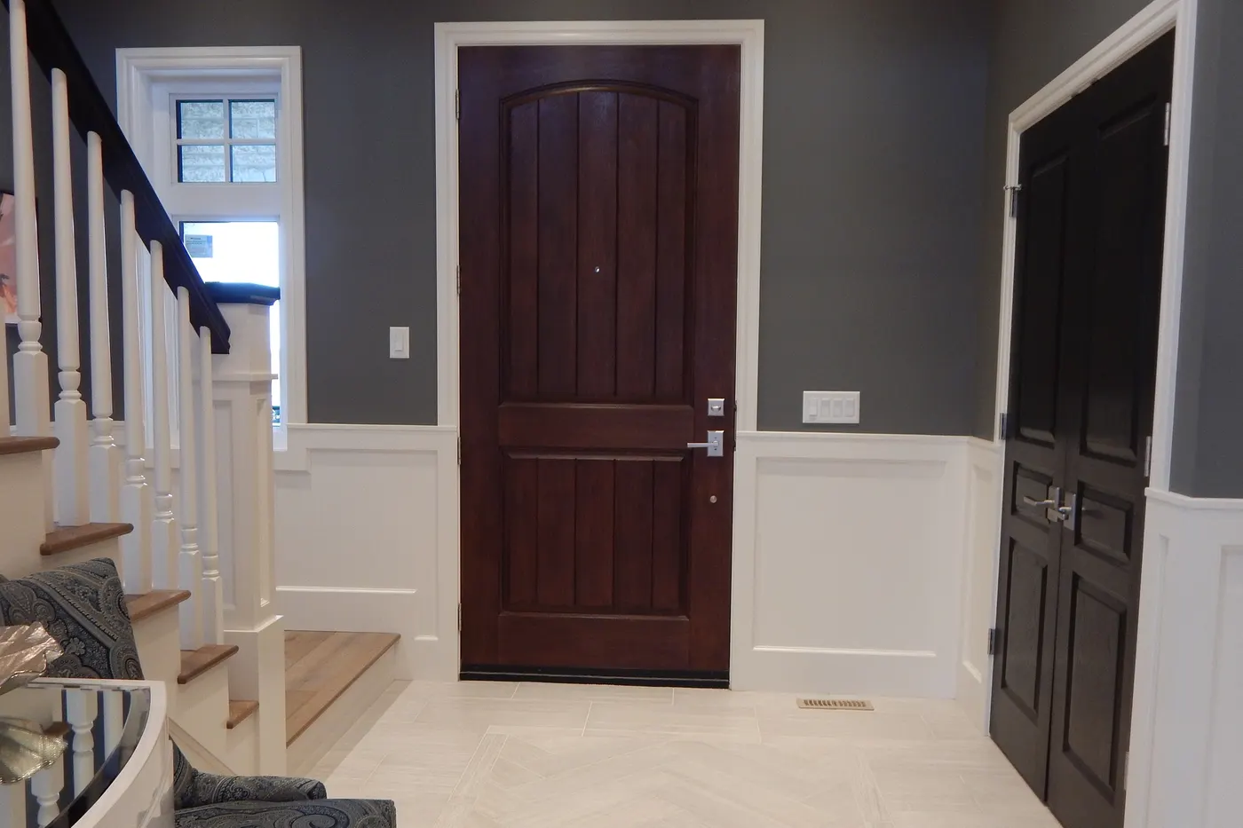 A foyer finished with wainscoting, door casings and baseboards